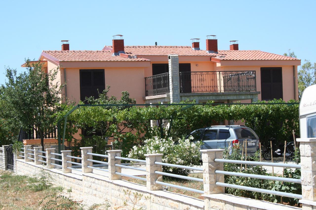 Apartments Santa Barbara Биоград-на-Мору Экстерьер фото
